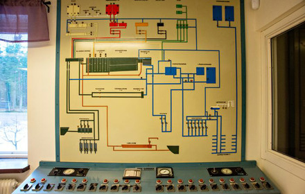 Gammal apparat från 50-talet med en processkarta